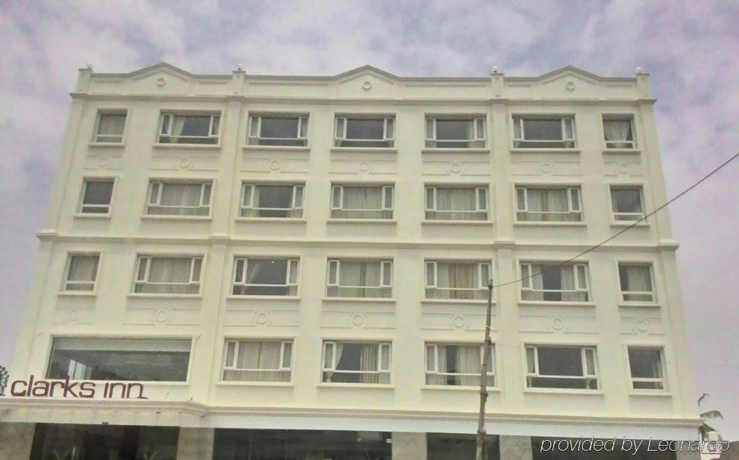 בדאמי Grand Clarks Inn מראה חיצוני תמונה