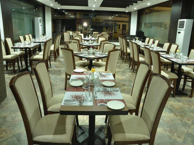 בדאמי Grand Clarks Inn מראה חיצוני תמונה